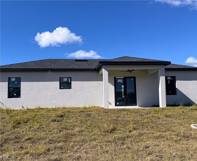 Building Photo - 735 Worth Ave S