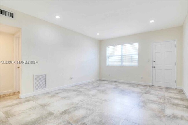 Building Photo - 7975 Crespi Blvd