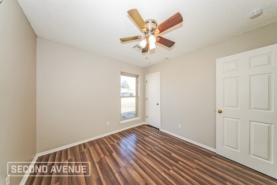 Building Photo - 1200 SW 133rd Pl