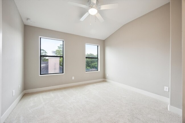 Building Photo - 3212 N MacGregor Way