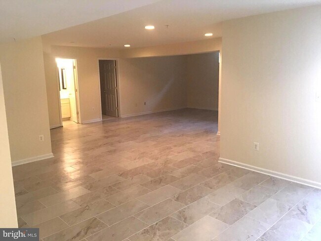 Building Photo - 12910 Belle Meade Trace