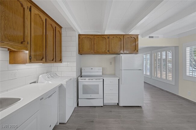 Building Photo - 1720 Eastwood Dr