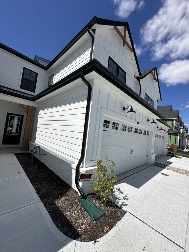 Building Photo - 17458 Ebling Trl