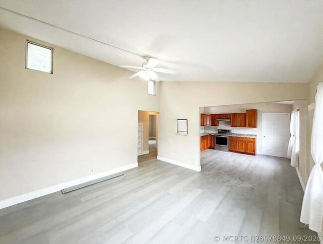 Building Photo - 216 NW 12th Ct