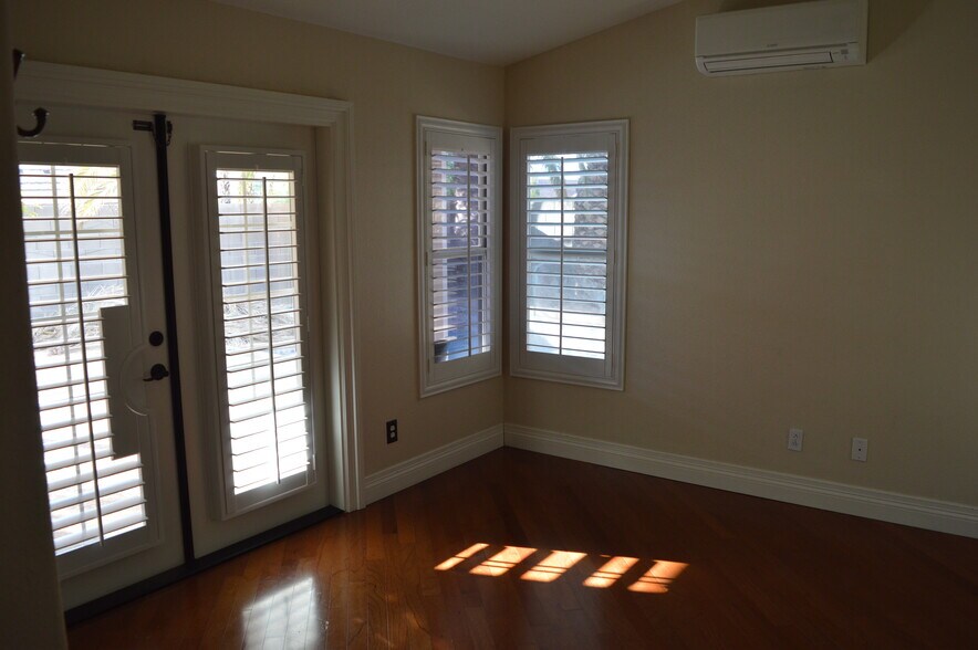 Building Photo - 1524 Waterton Dr