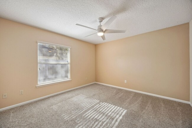 Building Photo - Spacious 4-Bedroom Home in Meadowfield with Fenced Yard