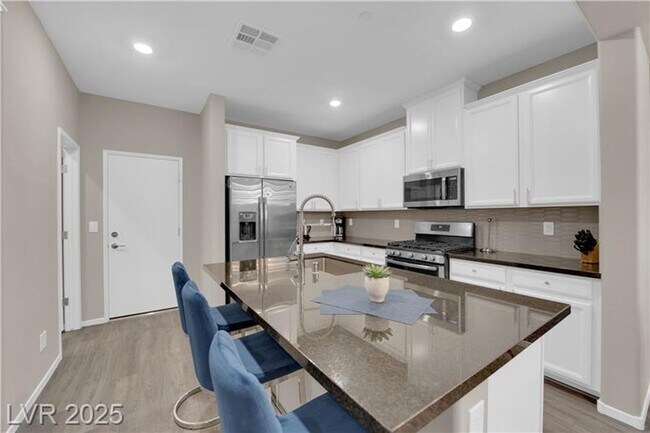 Building Photo - GORGEOUS FURNISHED TOWNHOME IN SUMMERLIN!!!