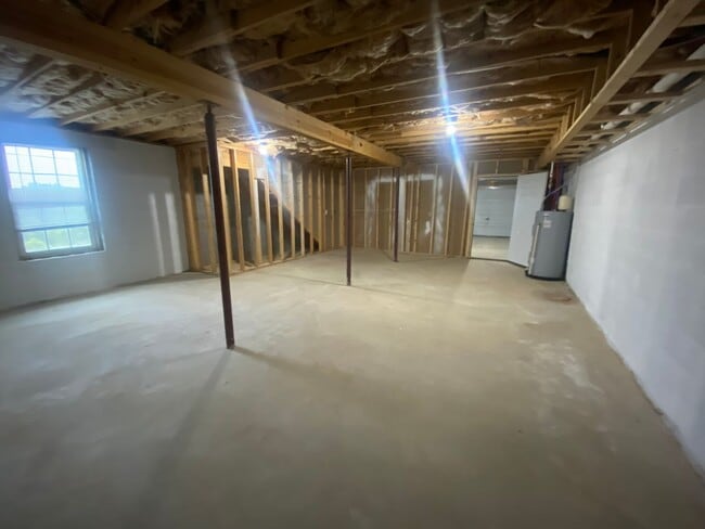 Building Photo - 3 bedroom 2 bath