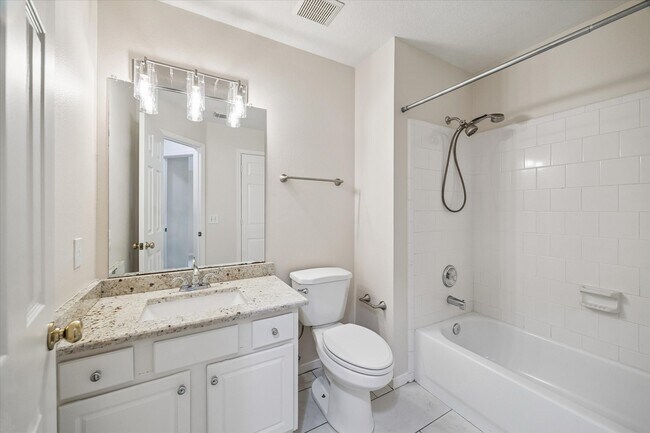 Building Photo - 22 N Holly Laurel Cir