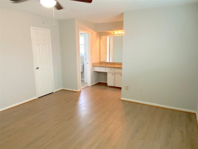 Building Photo - 22303 N Fork Dr