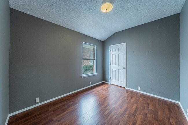 Building Photo - Move-In Ready 4BR/2BA Home in Crowley, TX