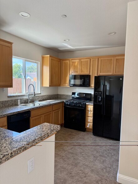 Building Photo - 1021 Fairmont Ct