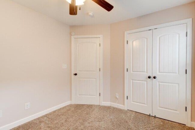 Building Photo - 3746 Silver Fox Ct