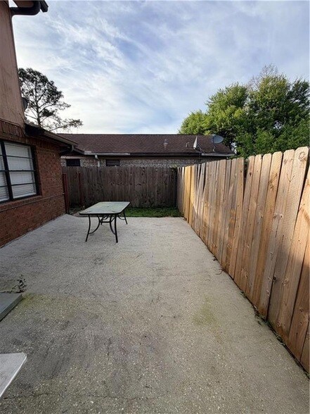 Building Photo - 1549 Spanish Oaks Dr