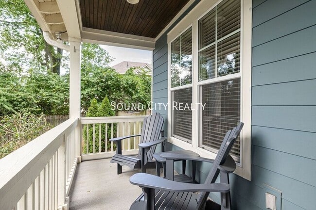 Building Photo - 606B Eastboro Dr