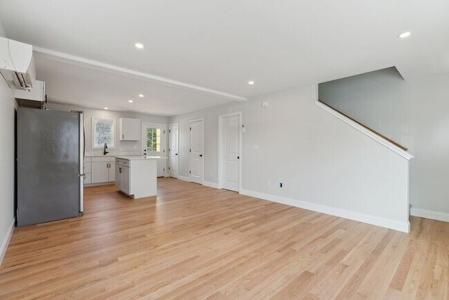 Building Photo - 8 Legacy Ln