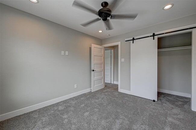 Building Photo - 809 Avenue J Pl