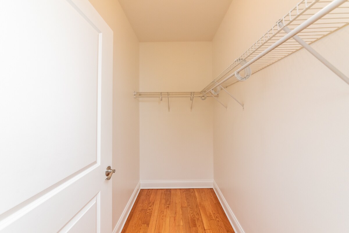 Building Photo - 6217 S Kimbark Ave