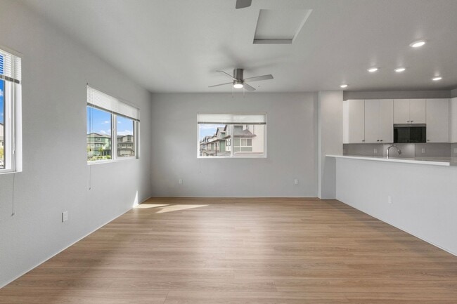 Building Photo - Modern Townhome Living in Ho’opili