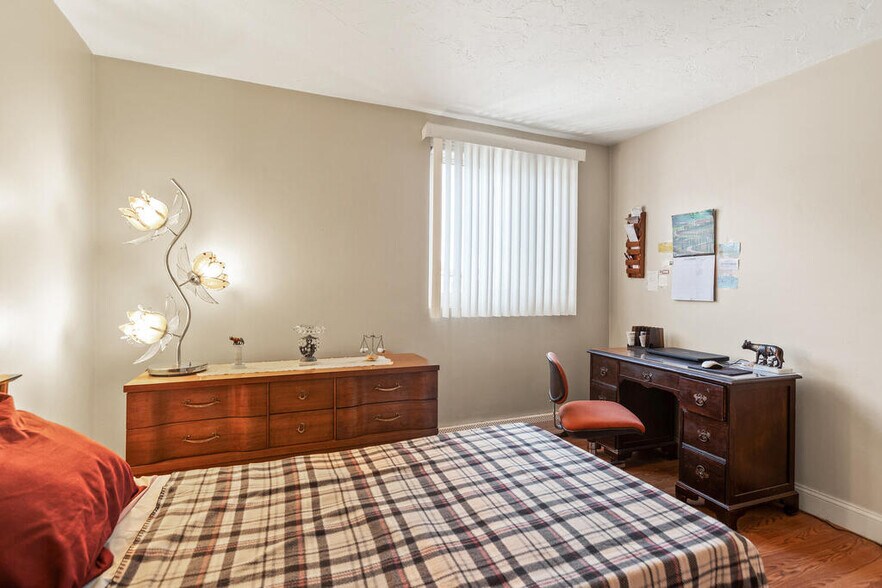 Building Photo - 100 Fellsview Ter