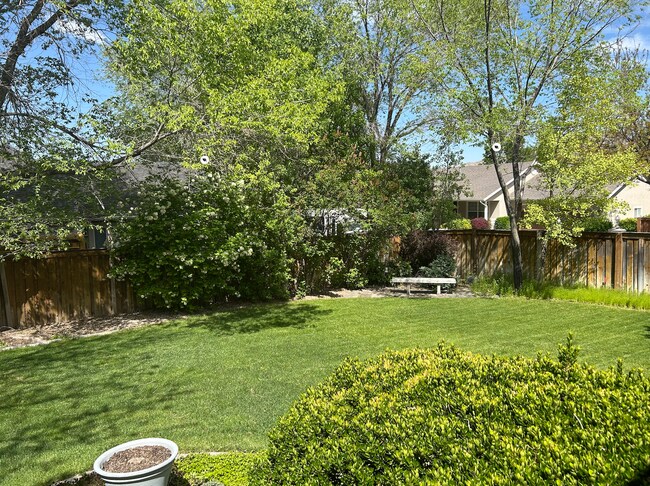 Building Photo - Spacious 5-Bedroom Home in Prime Lehi Location