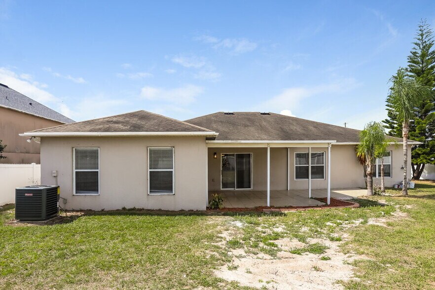 Building Photo - 15 Lake McLeod Dr
