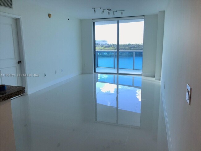 Building Photo - 2641 N Flamingo Rd