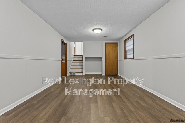 Building Photo - 2124 Violet Rd