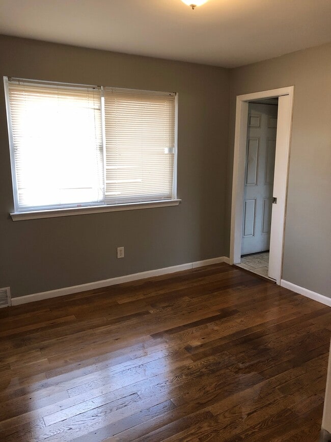 Building Photo - Nice 3bdr/2ba Ranch