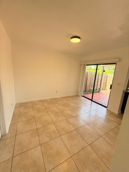 Building Photo - 9645 SW 148th Pl