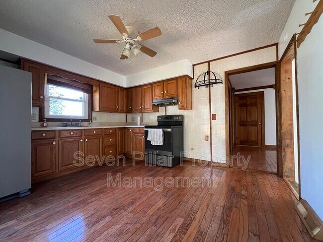 Building Photo - 9252 Mink St SW