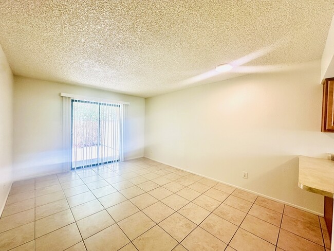 Building Photo - Spacious 2 Bedroom with Large Yard! Walkin...