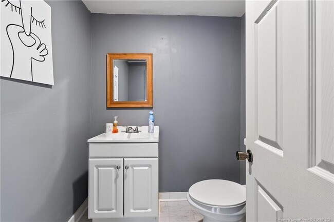 Building Photo - 423 E Edinborough Ave