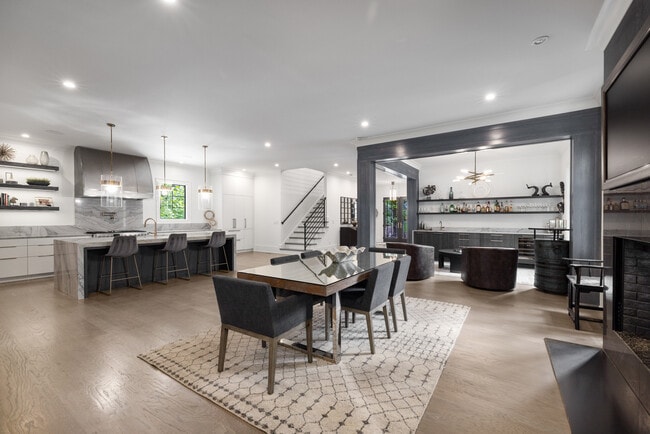 Building Photo - 306 Pinecrest Rd NE