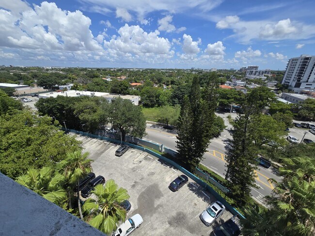 Building Photo - 1700 NW North River Dr