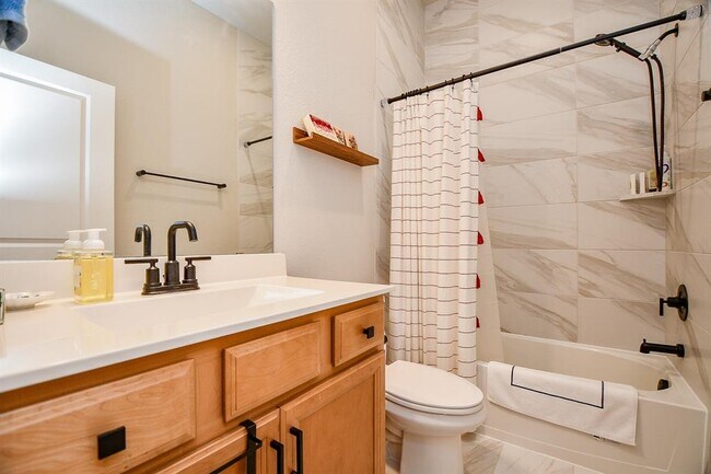 Building Photo - 18426 Bluebird Br Ln