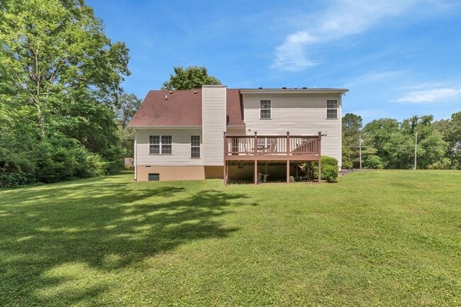 Building Photo - One acre lot with first floor suite in bea...