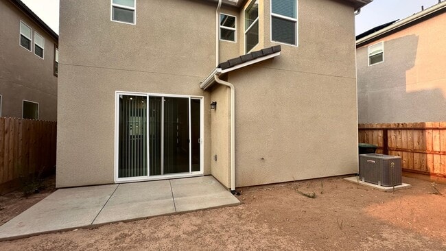 Building Photo - ***JUST REDUCED & MOVE IN SPECIAL!!!*** 3 bedroom, 2 bathroom located in Beautiful Madera