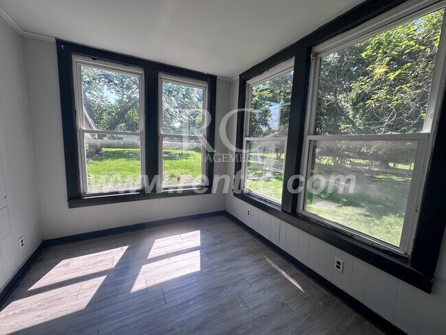 Building Photo - 33 Bismark-