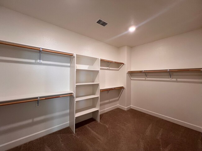 Building Photo - **MOVE-IN SPECIAL $500 OFF 1st Month** Lar...