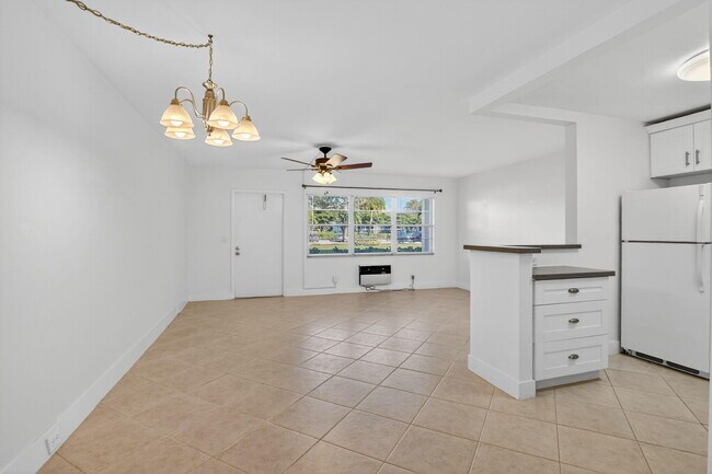 Building Photo - 177 Fanshaw E