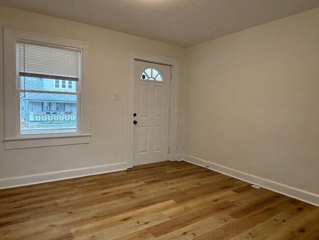 Building Photo - 83 N Ewing St