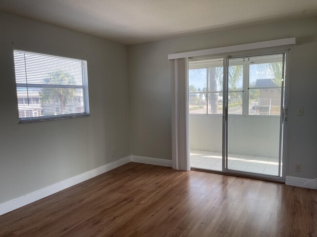 Building Photo - 457 Brittany Dr