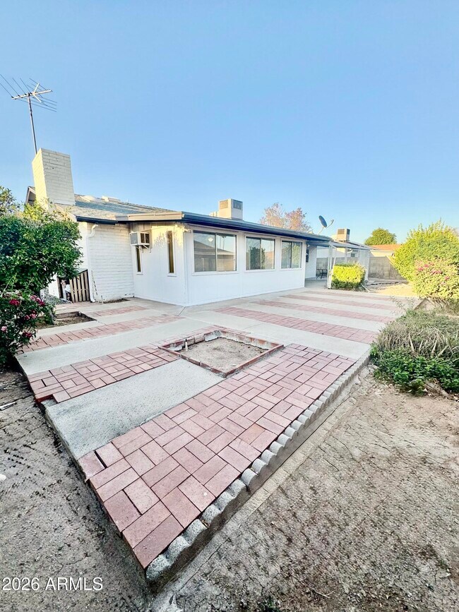 Building Photo - 5817 W Tierra Buena Ln