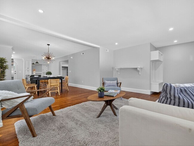 Building Photo - 111 Sharon St