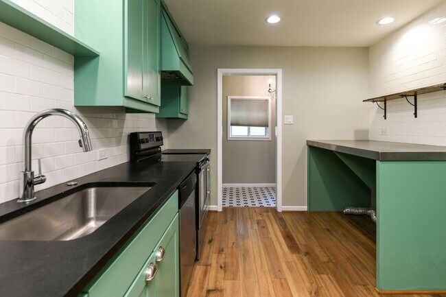 Building Photo - 4406-4410 Granbury TriPlex