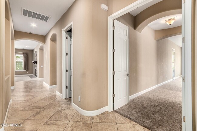 Building Photo - 15812 W Cypress St