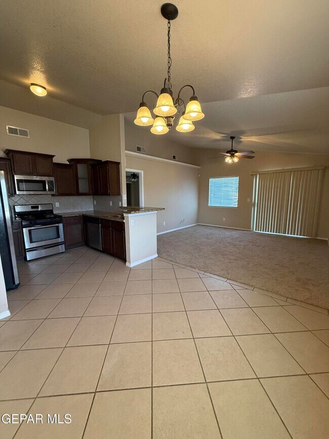 Building Photo - 732 Desert Sage Dr