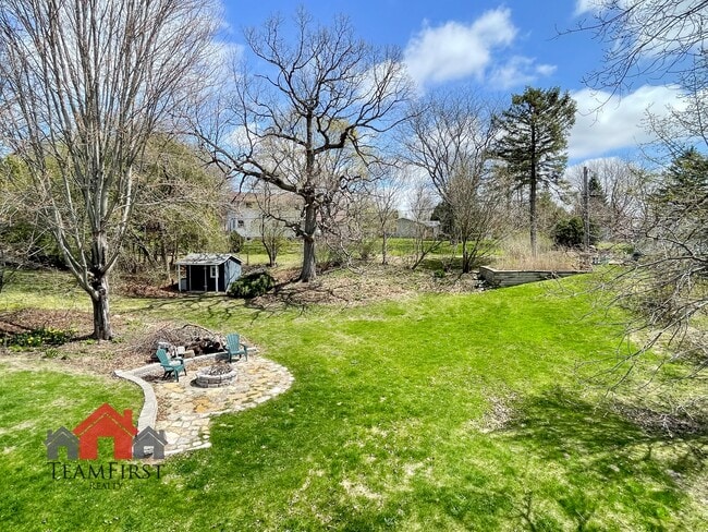 Building Photo - 910 Pine Ridge Dr