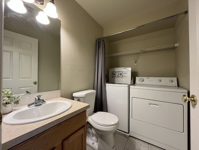 Building Photo - Spacious 3 Bedroom Home with Open Layout, Vaulted Bedrooms & Trail Access